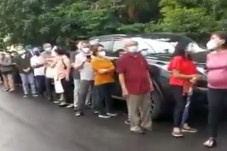 Viral! Lansia Dibiarkan...