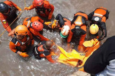 Tenggelam di Kali River...