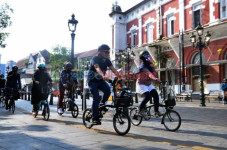 Awas! Gowes Brompton...