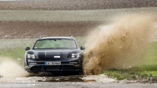 Porsche Taycan Cross...
