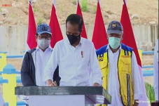 Resmikan Bendungan Napun...