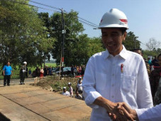 Jokowi Minta PUPR Kaji...