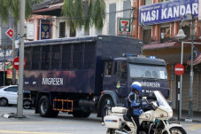 Diprotes Keras, Pengadilan...