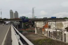 Polisi Cari Pemuda yang...