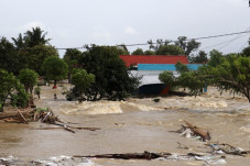 Tanggul Citarum Jebol,...
