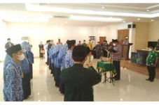 Bupati Abdul Haris Melantik...