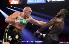 Kelakuan Deontay Wilder...