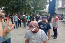 Sering Memaksa, Sindikat...