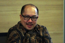 Tolak Tuduhan KDRT,...
