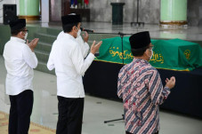 Melayat Artidjo, Jokowi:...