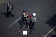 Junta Menggila, AS Ancam...