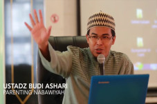Ustaz Budi Ashari: Jangan...