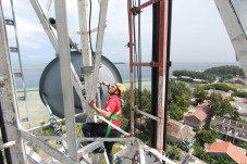 Telkomsel Ajak Pelanggan...