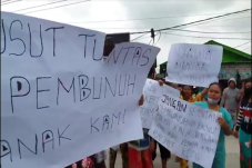 Tangis Histeris Pecah,...