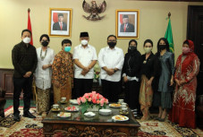 Bertemu Pegiat Kebaya,...
