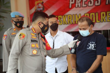 Spesialis Pencuri Mobil...