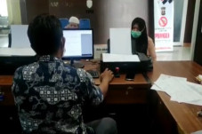 Berebut Pakai Kendaraan,...