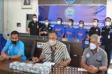 Banyak Utang, Mantan...