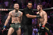 Khabib Bercanda Wasit...