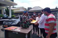 Viral Pamer Mobil Berplat...