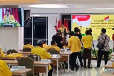 Akbar Tanjung dan Aburizal...