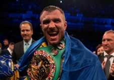 Haney Menyindir, Lomachenko...