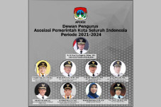 13 Wali Kota Berkumpul...