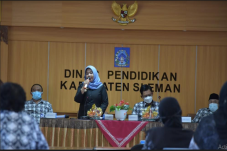 Puluhan Jurnalis di...