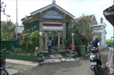 Gempar Mobil Berlapis...