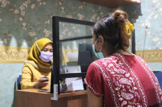 Wanita Muda Gemparkan...
