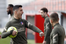 Siapa Pendamping Suarez...