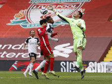 Fulham Bikin Liverpool...