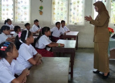 Ratusan Ribu Guru Pendidikan...