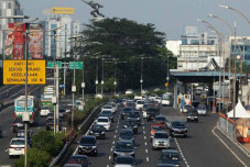 Membuat Pengguna Jalan...