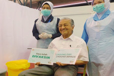 Jalani Vaksinasi Covid-19,...