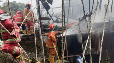 Anak Bakar Keset Kaki,...