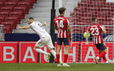 Karim Benzema Selamatkan...