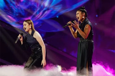 Keren, Penampilan Duet...
