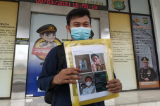 Penyintas Rumah Lawan...