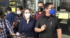 Gisel Tampil Beda dengan...
