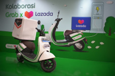 Gandeng Lazada, Grab...