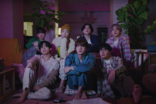BTS Sumbangkan Busana...
