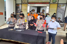 Tile Bobol Rumah Kosong...