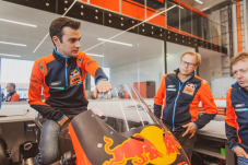 Dani Pedrosa Disejajarkan...