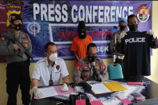 Kelabui Janda, Polisi...