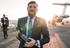 Conor McGregor Nikmati...