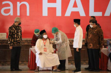 Ganjar Dampingi Presiden...