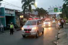 Belasan Ambulans Berangkat...