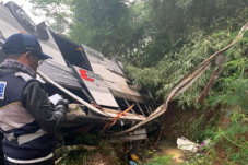 Bus Maut Terjun ke Jurang...