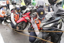 Parkir Sembarangan di...